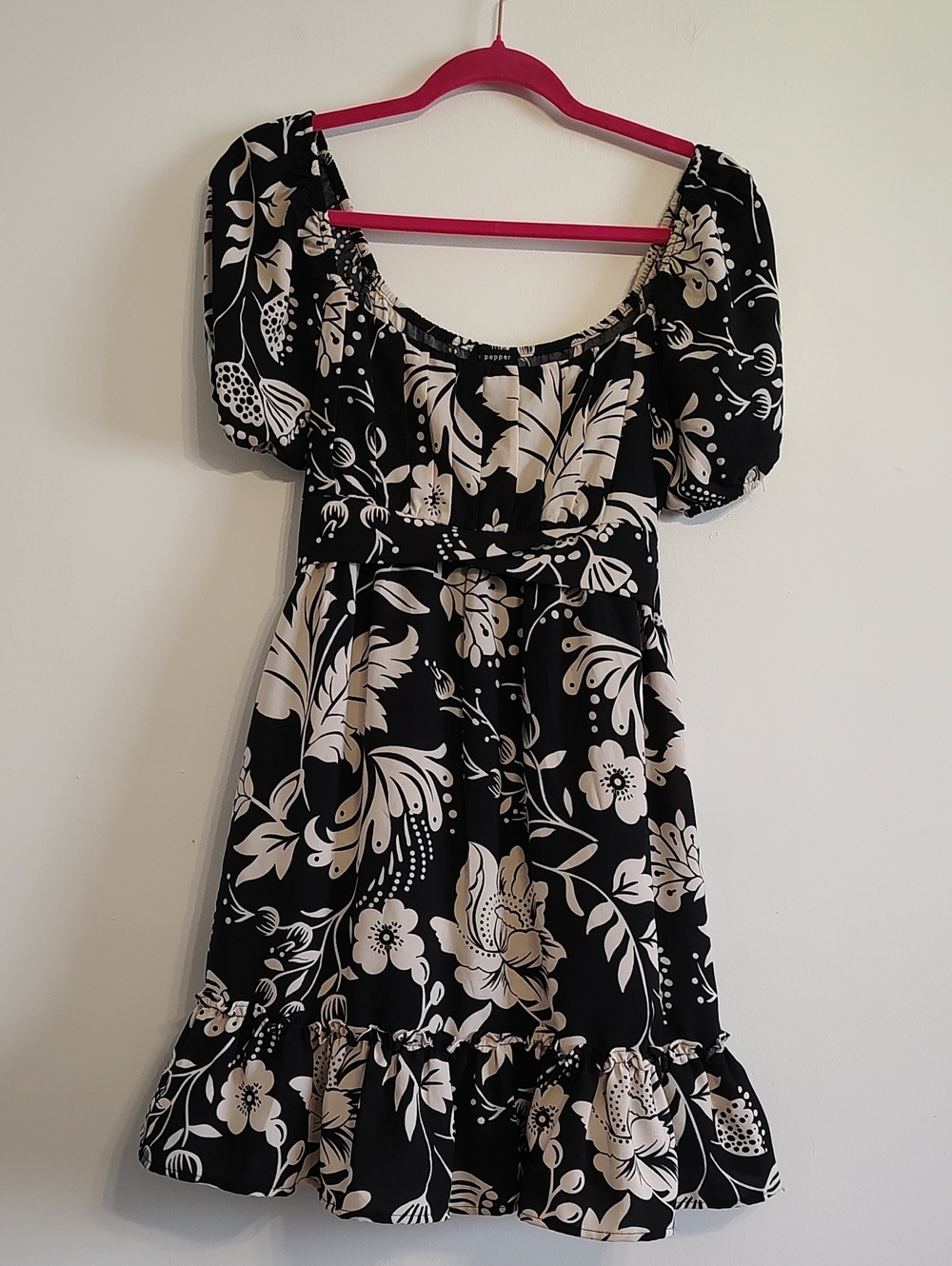 Women's Black and Cream Floral Puff Sleeve Dress